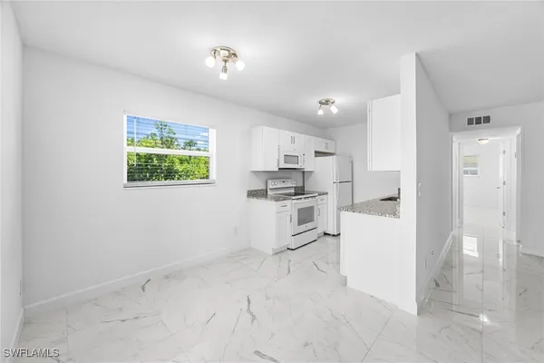 $329,000 | 601 Periwinkle Way, Unit D1, Sanibel, FL 33957