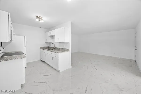 $329,000 | 601 Periwinkle Way, Unit D1, Sanibel, FL 33957