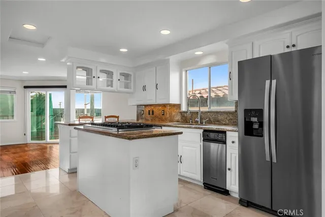 $10,000 | 4113 Highland Avenue, Manhattan Beach, CA 90266