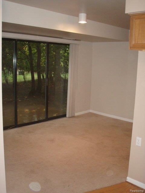 1554 Streamwood Court Rochester, MI 48307 - Photo 2 of 6 Dining Room with Doorwalll.jpg