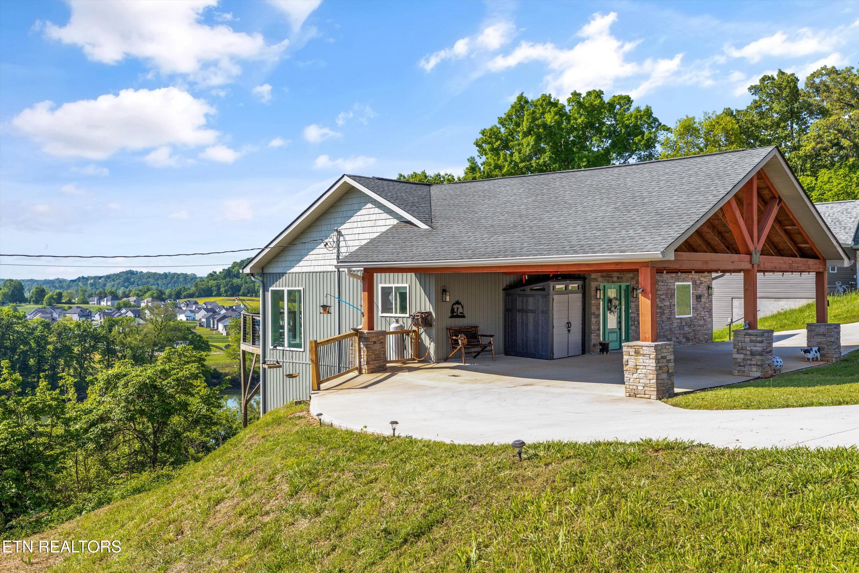 9828 Kodak Road Kodak, TN 37764 - Photo 3 of 46 9828 Kodak Rd