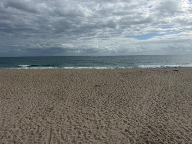 5520 North Ocean Boulevard, Unit 111 Ocean Ridge, FL 33435 - Photo 53 of 63 beach