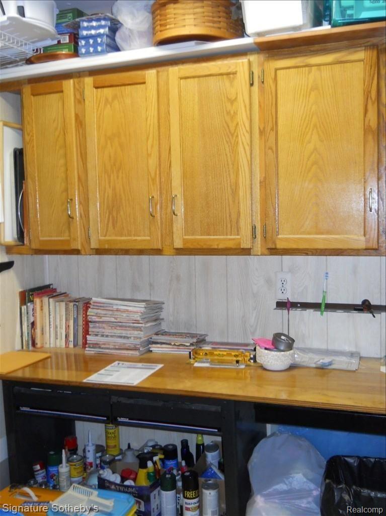 5155 Reymont Road Waterford, MI 48327 - Photo 10 of 19 Mystery.JPG
