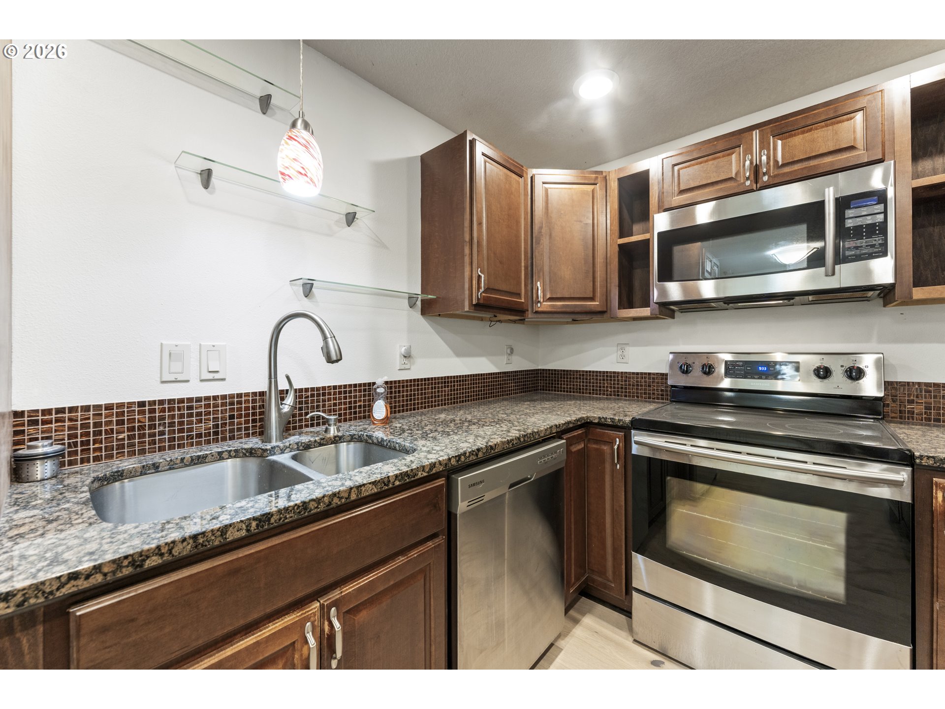 159 Southwest Florence Avenue, Unit 45 Gresham, OR 97080 - Photo 2 of 23