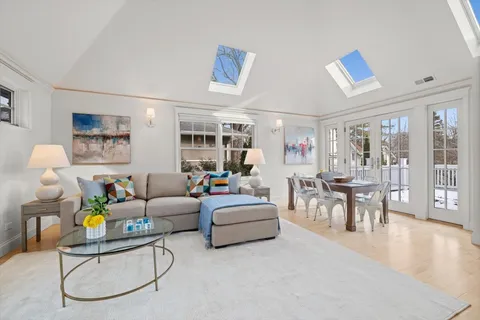 $2,850,000 | 611 Elmwood Avenue, Wilmette, IL 60091