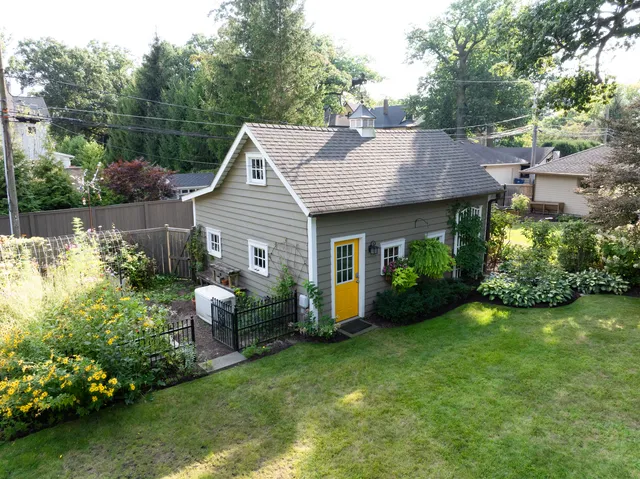 $2,850,000 | 611 Elmwood Avenue, Wilmette, IL 60091