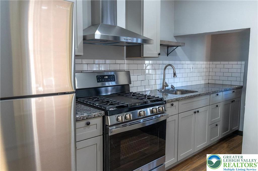 948 West Maple Street Allentown, PA 18101 - Photo 4 of 20