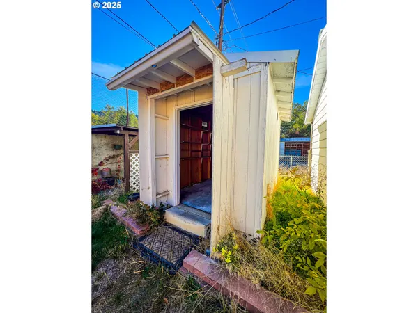 $205,000 | 314 Northwest 3rd Avenue, John Day, OR 97845