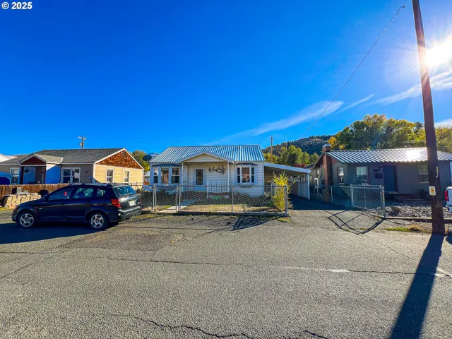 $220,000 | 314 Northwest 3rd Avenue, John Day, OR 97845