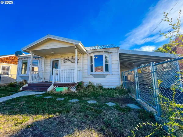 $205,000 | 314 Northwest 3rd Avenue, John Day, OR 97845