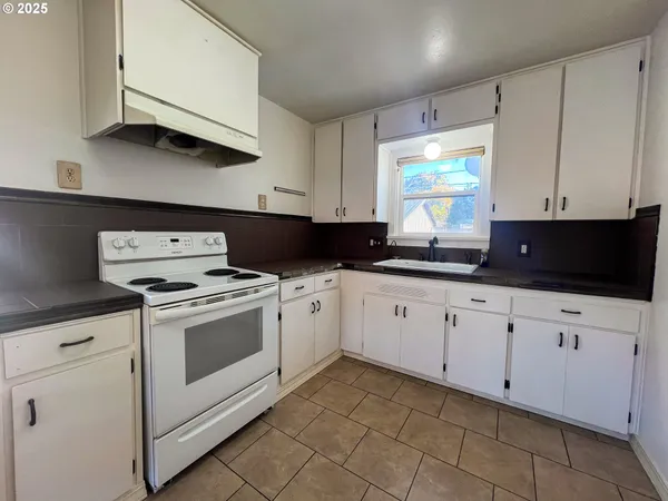 $205,000 | 314 Northwest 3rd Avenue, John Day, OR 97845