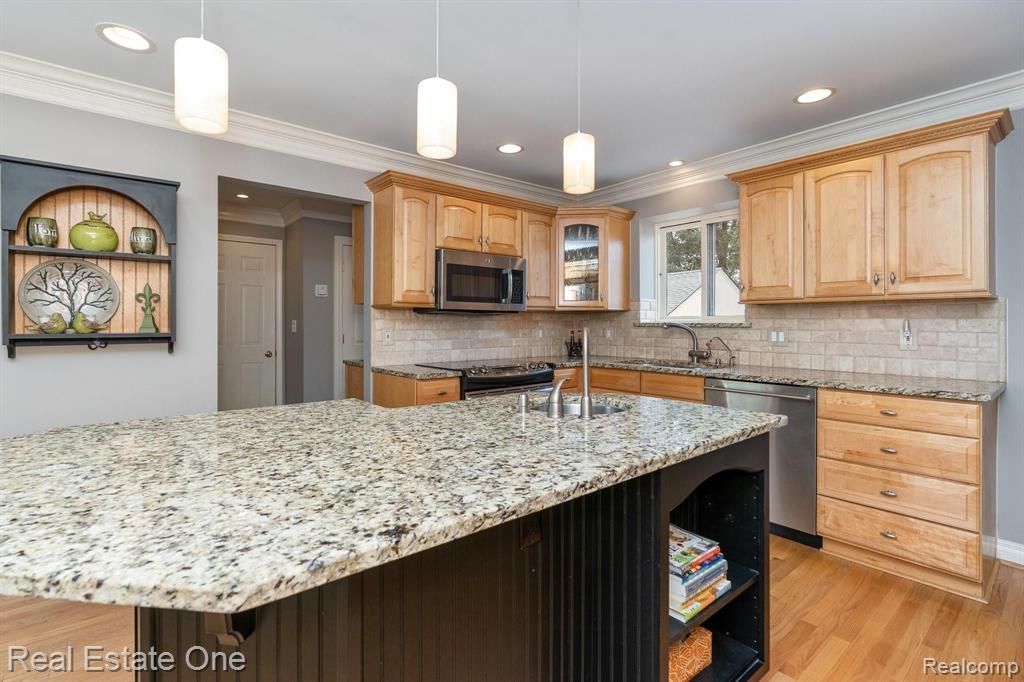 214 Oak Street Rochester, MI 48307 - Photo 5 of 27