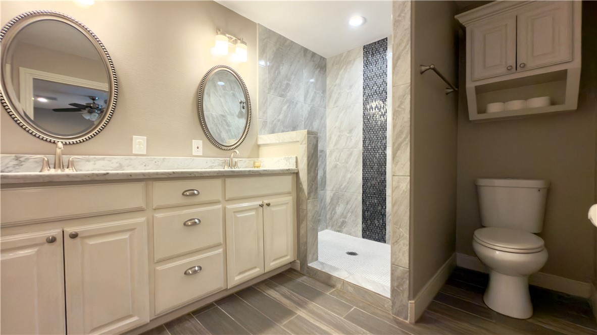 638 Moray Place Corpus Christi, TX 78411 - Photo 25 of 34 Master Bath