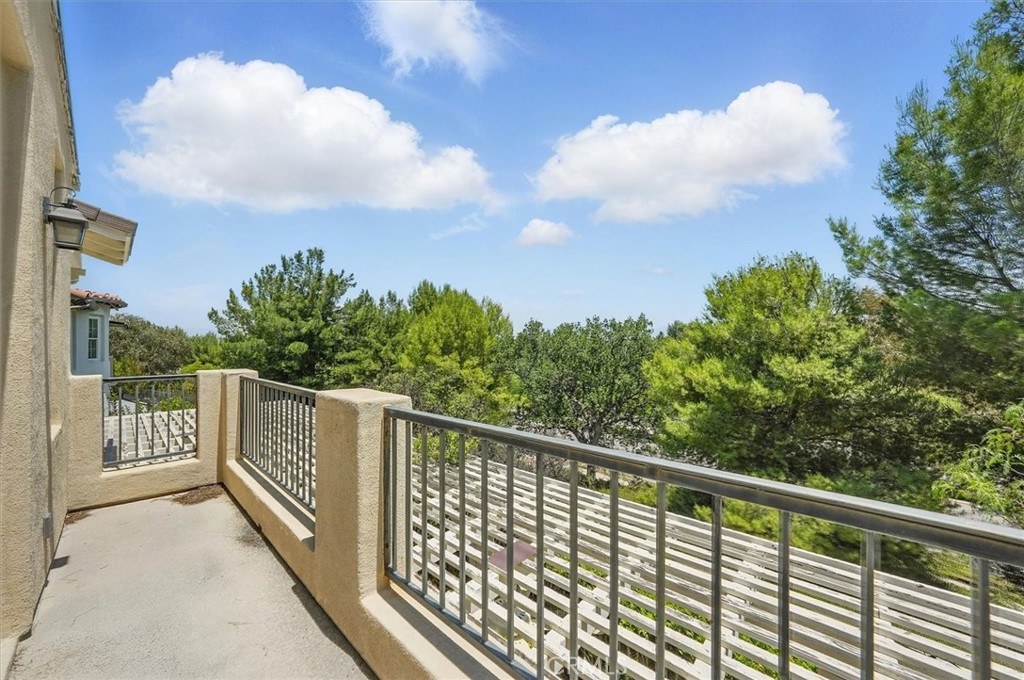 26800 Fairlain Drive Valencia, CA 91355 - Photo 17 of 39