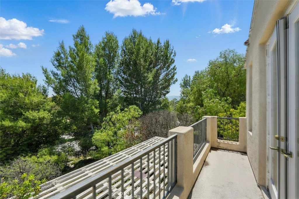 26800 Fairlain Drive Valencia, CA 91355 - Photo 18 of 39