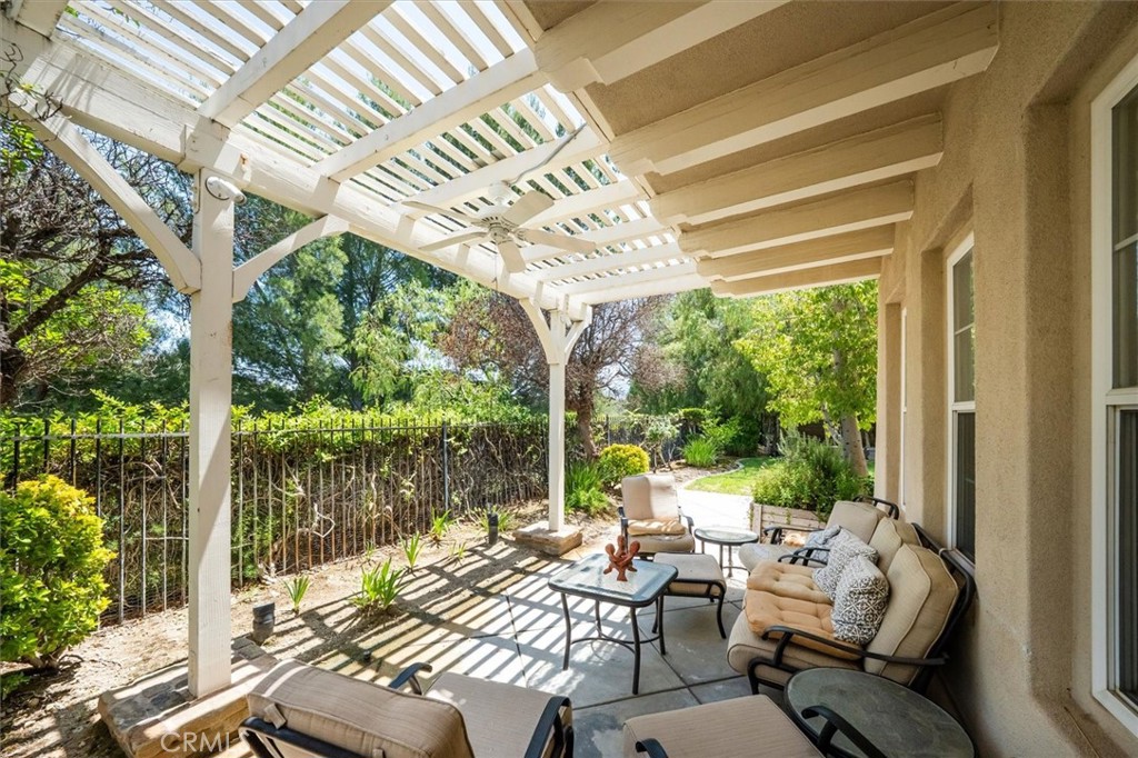 26800 Fairlain Drive Valencia, CA 91355 - Photo 28 of 39