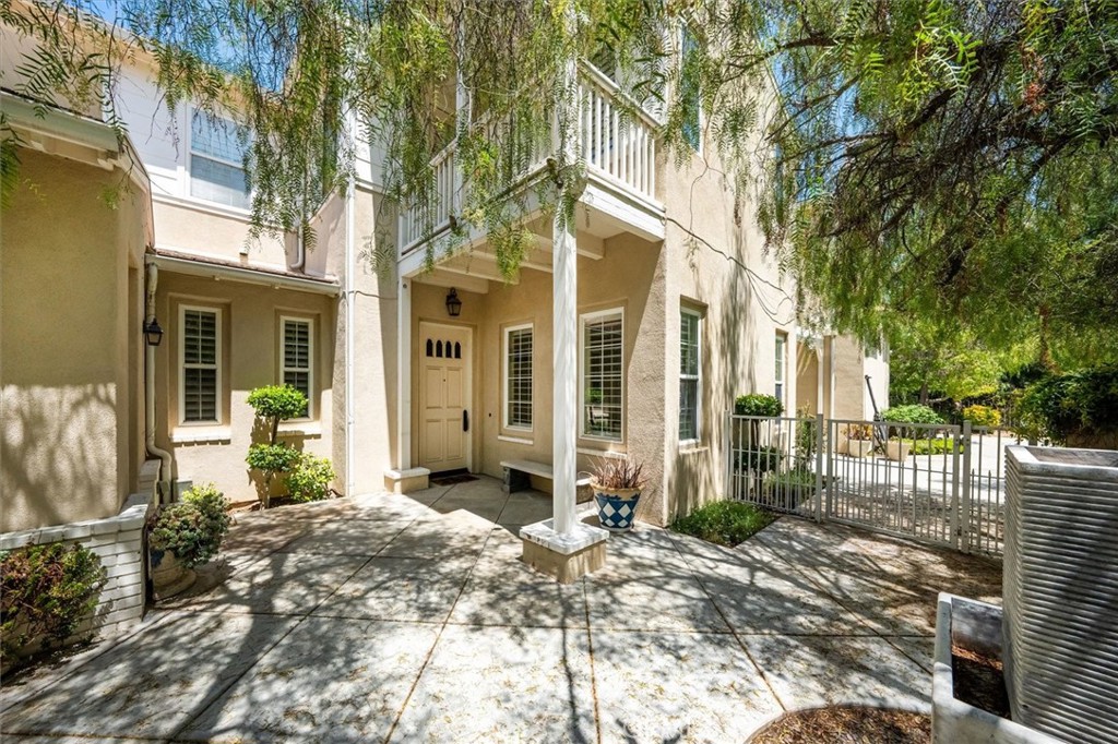 26800 Fairlain Drive Valencia, CA 91355 - Photo 3 of 39