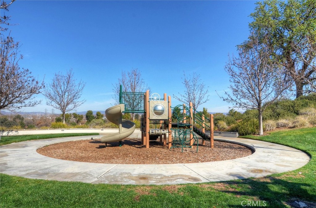 26800 Fairlain Drive Valencia, CA 91355 - Photo 35 of 39