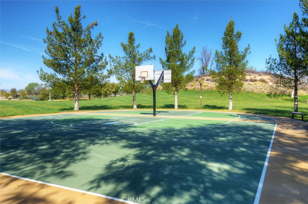 26800 Fairlain Drive Valencia, CA 91355 - Photo 37 of 39