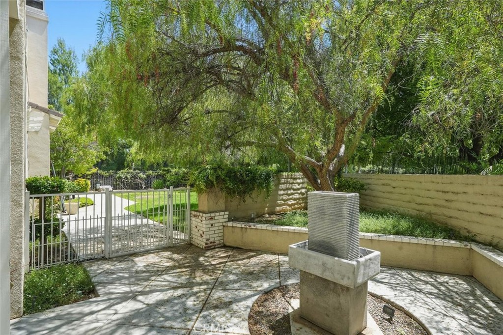 26800 Fairlain Drive Valencia, CA 91355 - Photo 4 of 39