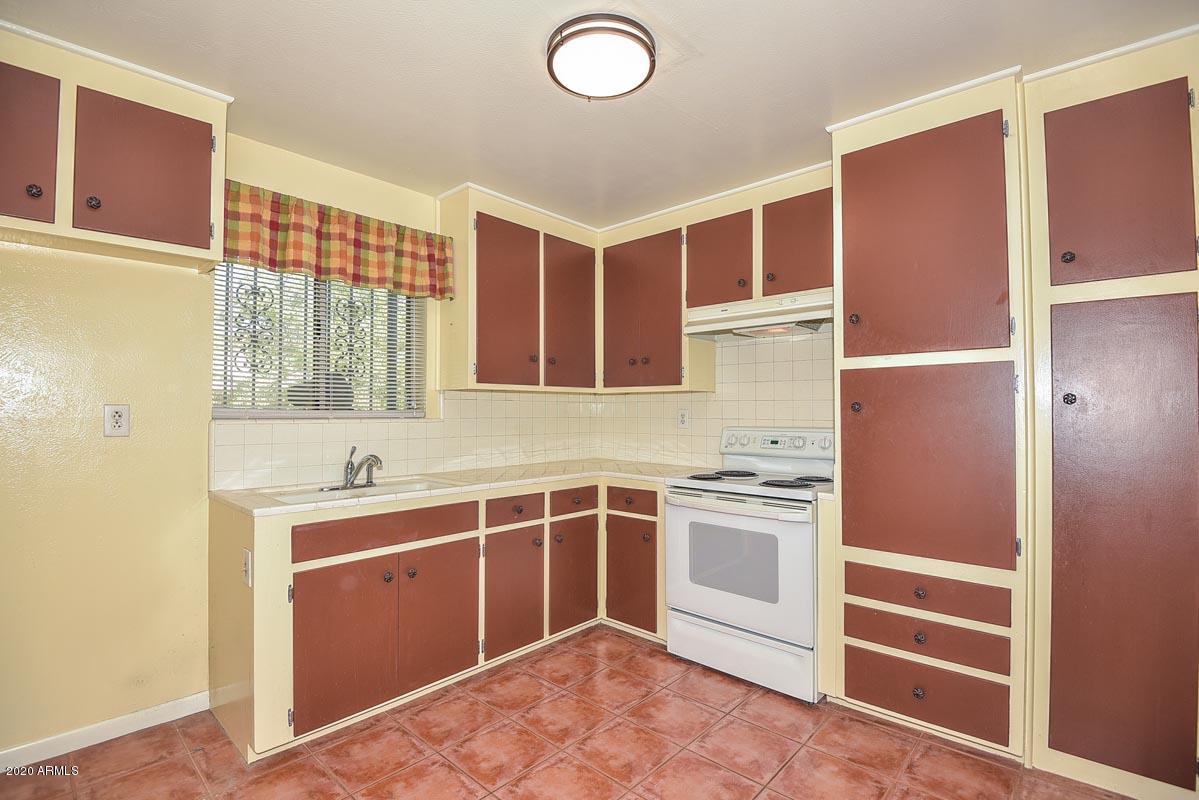 3944 West Griswold Road Phoenix, AZ 85051 - Photo 3 of 25 Kitchen2