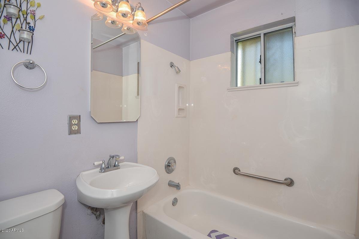 3944 West Griswold Road Phoenix, AZ 85051 - Photo 4 of 25 Hall Bath