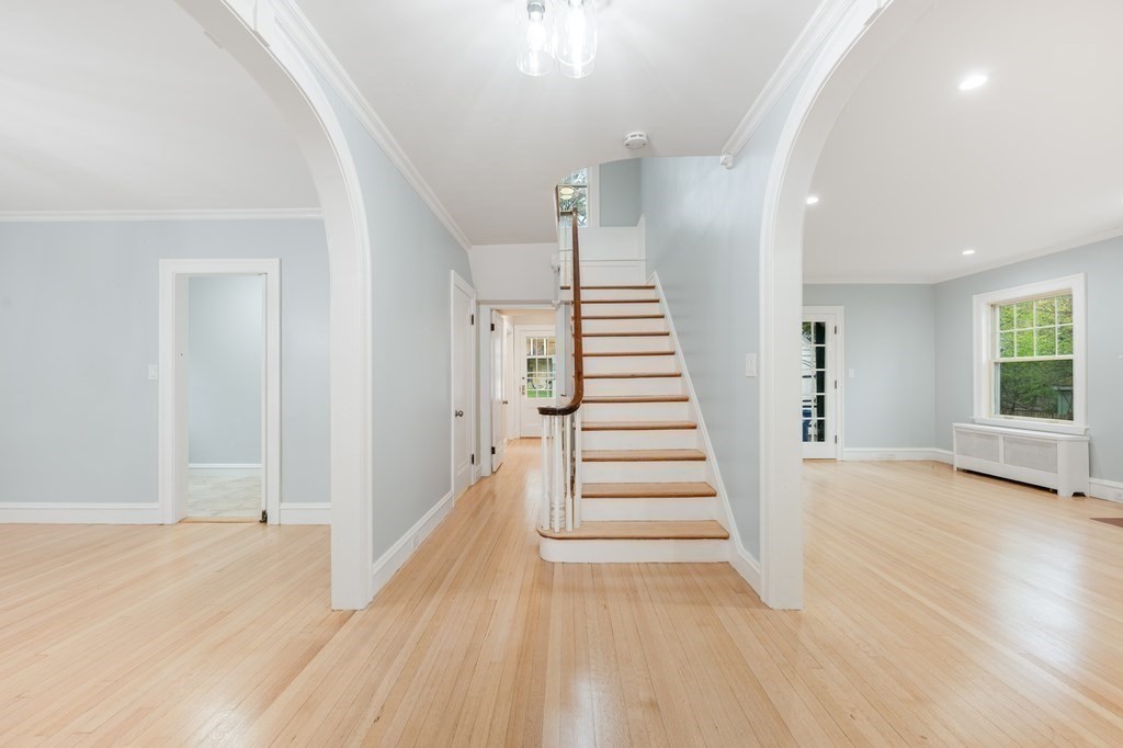 320 Quinobequin Road Newton, MA 02468 - Photo 5 of 37