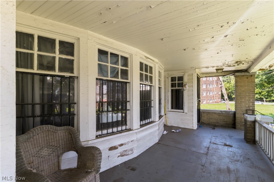 1516 Hillcrest Road Cleveland, OH 44118 - Photo 5 of 33 Gallery Image 5