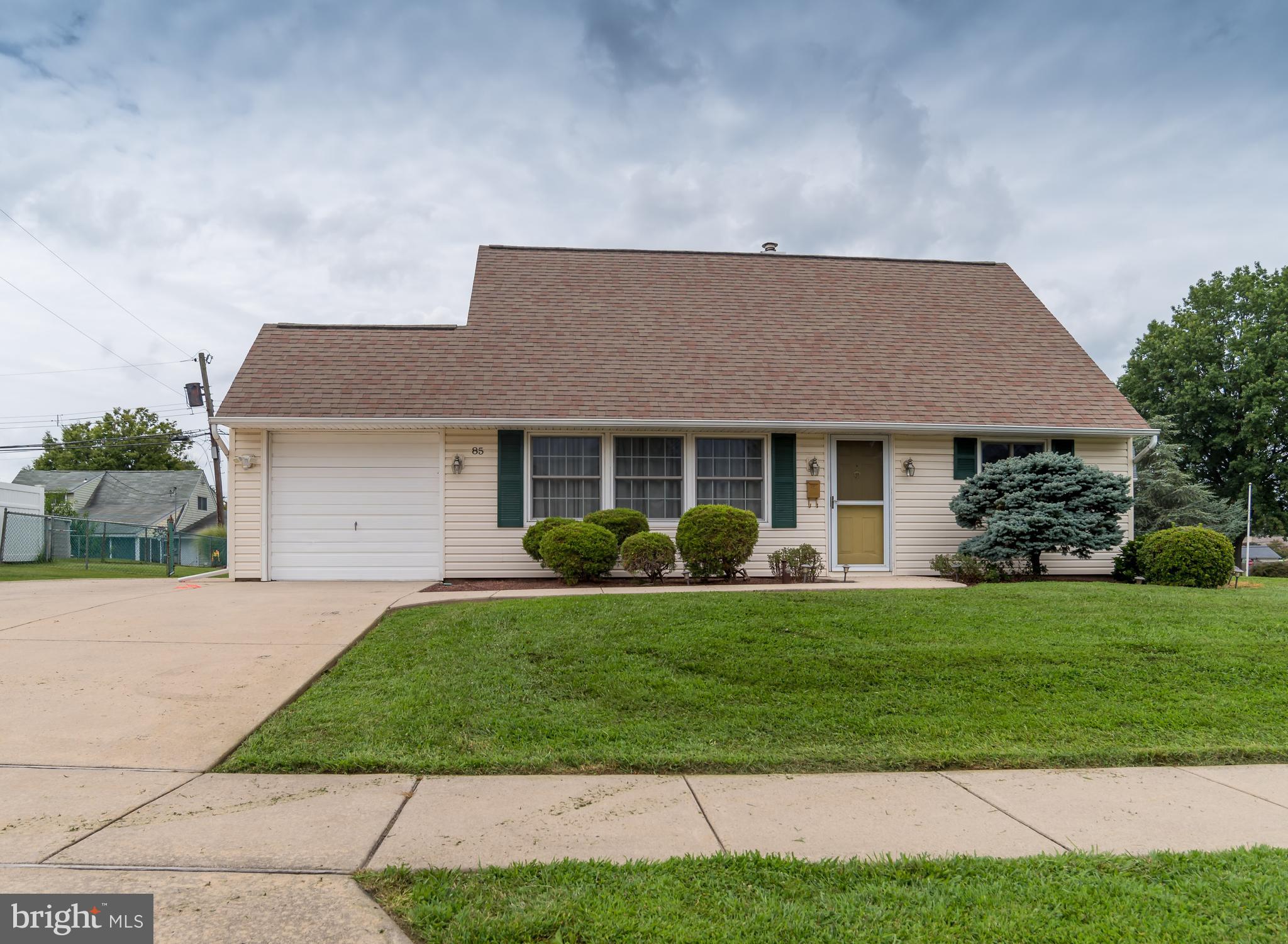 85 Candle Road Levittown, PA 19057 - Photo 1 of 39 Gallery Image 1
