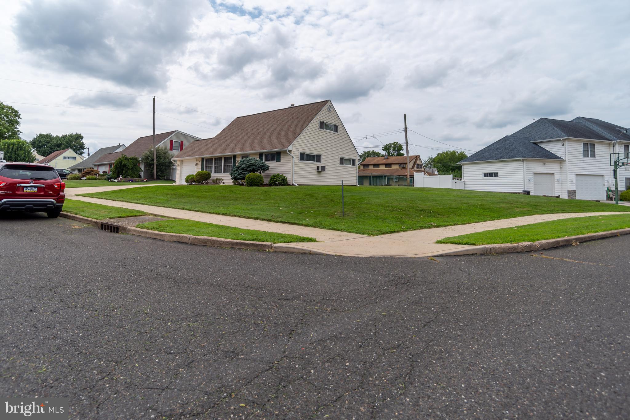85 Candle Road Levittown, PA 19057 - Photo 3 of 39 Gallery Image 3