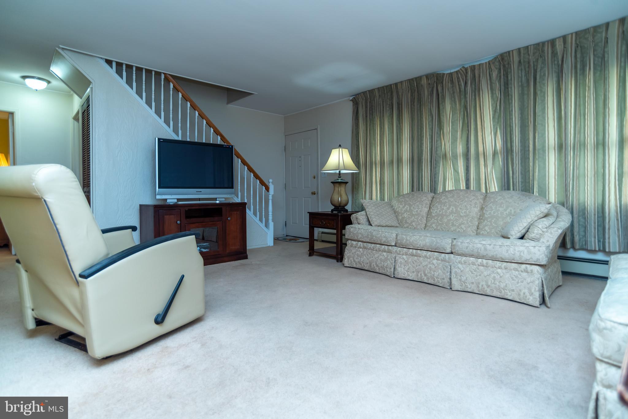 85 Candle Road Levittown, PA 19057 - Photo 6 of 39 Gallery Image 6