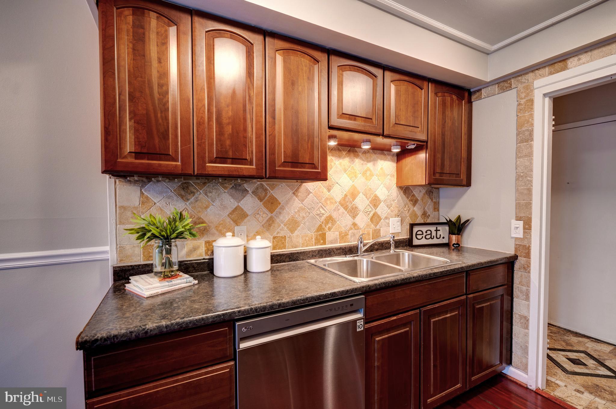 11651 Stoneview Square, Unit 11C Reston, VA 20191 - Photo 4 of 34 Kitchen