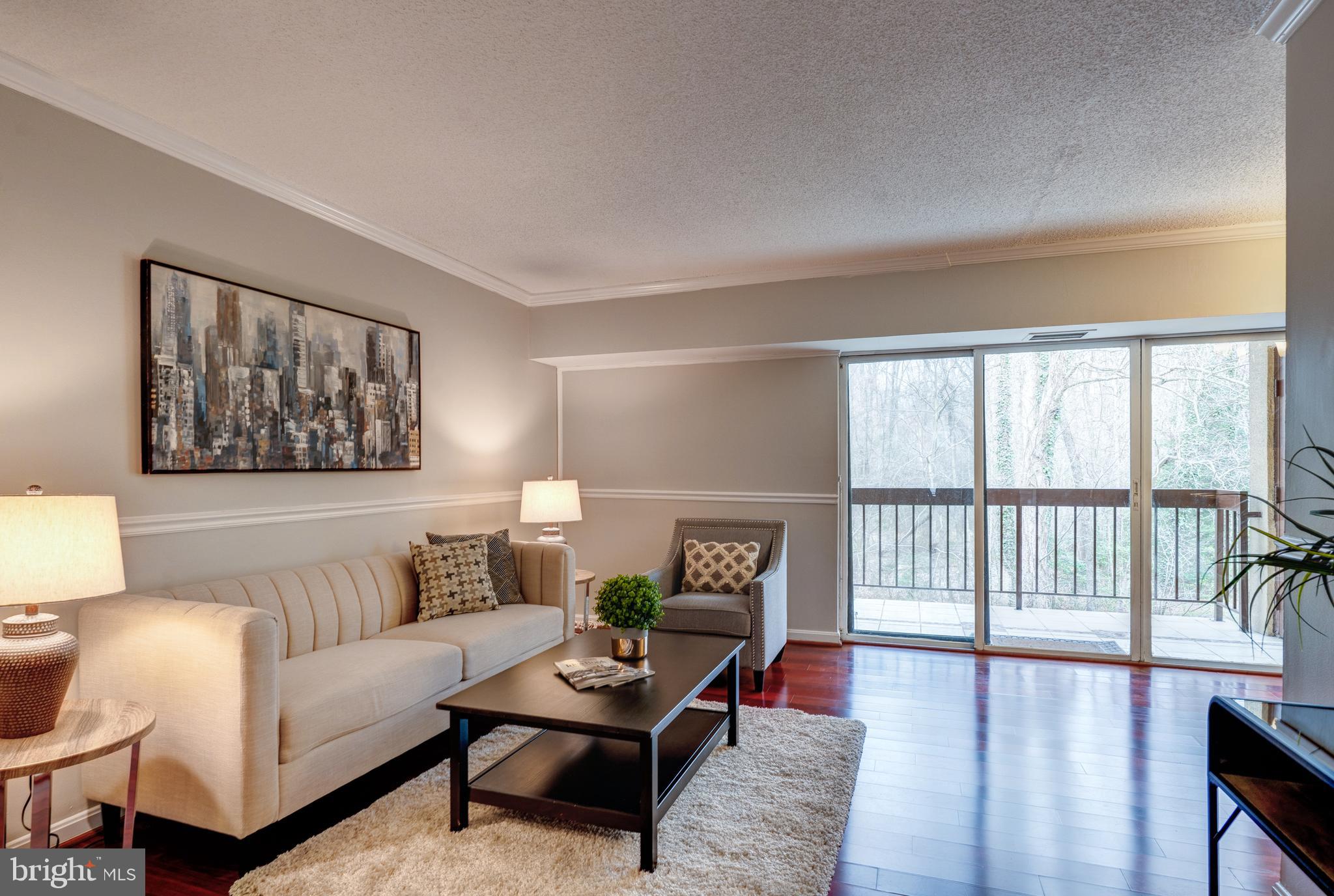 11651 Stoneview Square, Unit 11C Reston, VA 20191 - Photo 7 of 34 Living Room