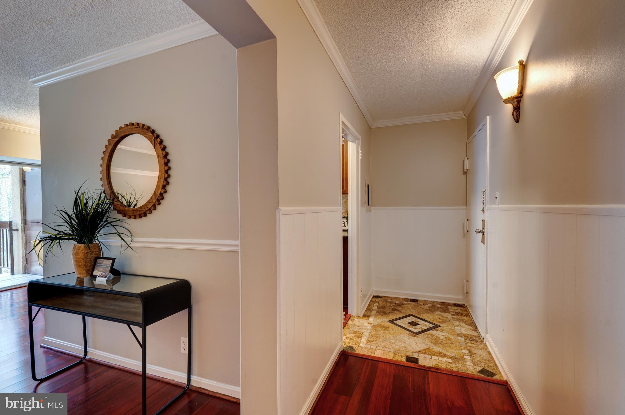11651 Stoneview Square, Unit 11C Reston, VA 20191 - Photo 9 of 34 Hallway