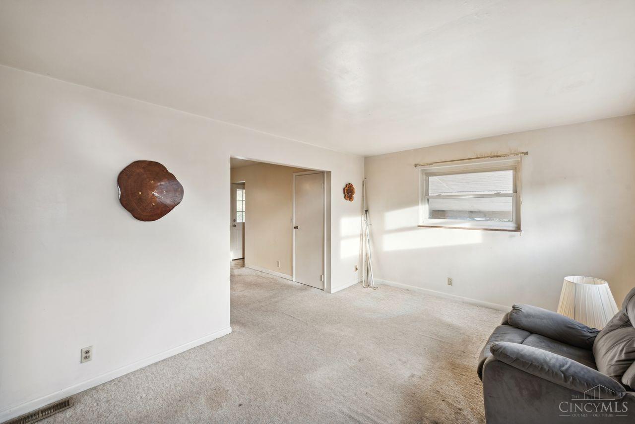6622 Blue Rock Road Cincinnati, OH 45247 - Photo 4 of 23 Gallery Image 4
