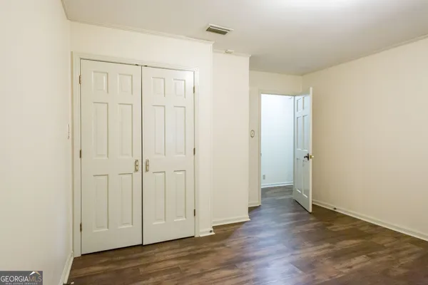 a view of an entryway with wooden floor and a ceiling fan