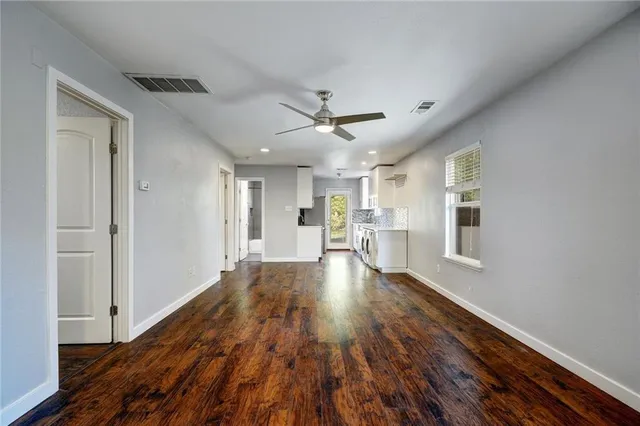 $1,900 | 1120 Estes Avenue, Unit B, Austin, TX 78721