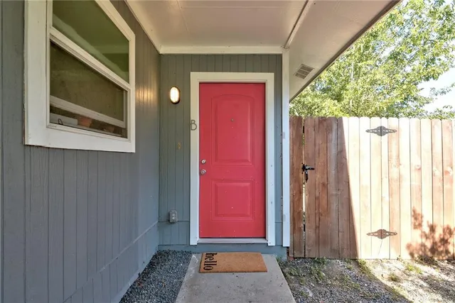 $1,900 | 1120 Estes Avenue, Unit B, Austin, TX 78721