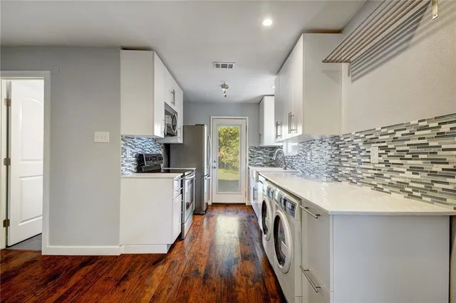 $1,900 | 1120 Estes Avenue, Unit B, Austin, TX 78721