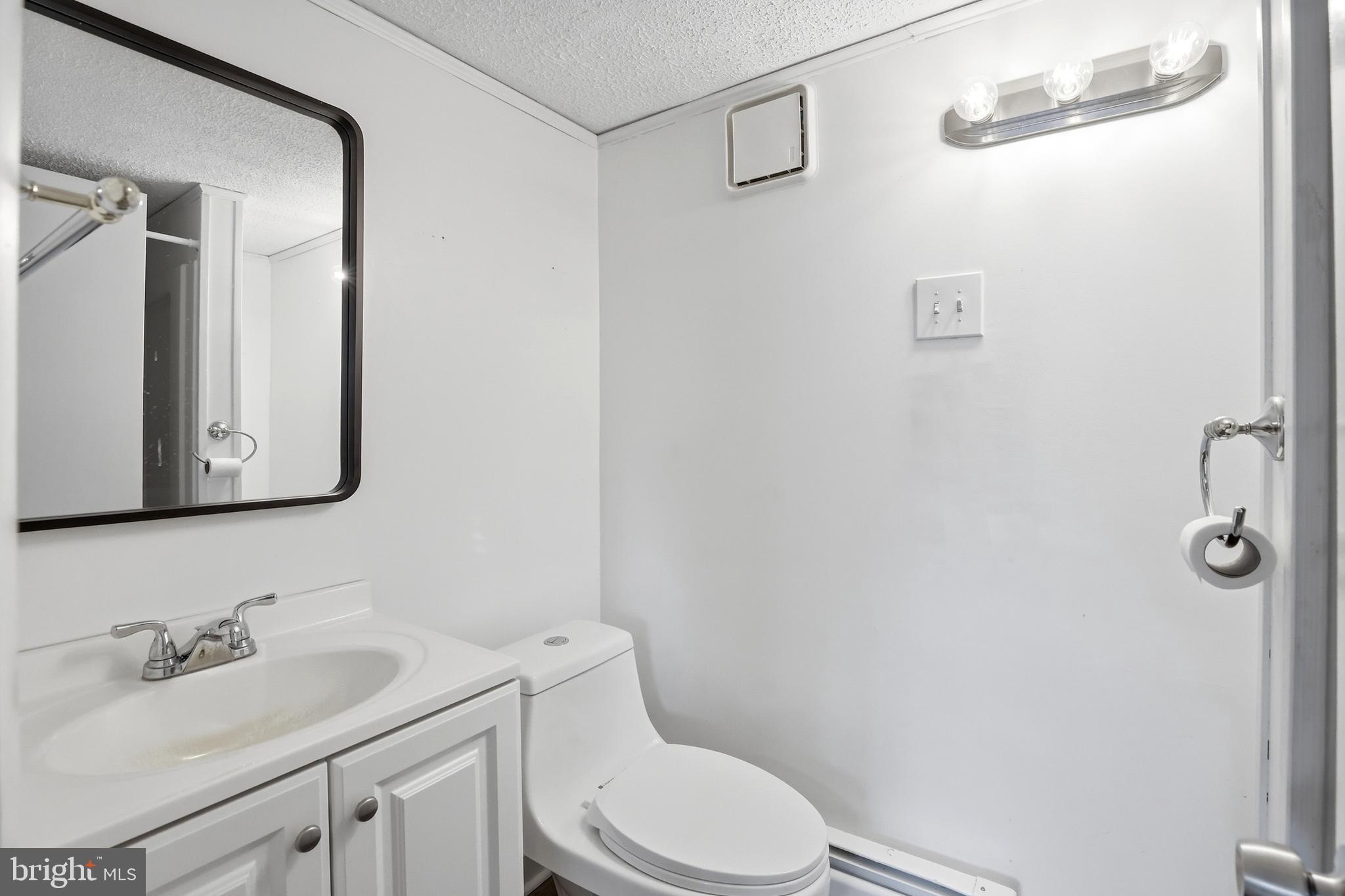 1816 Keymar Road Edgewater, MD 21037 - Photo 7 of 42 Main level full bath is just off the kitchen