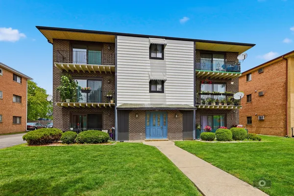 $189,890 | 7242 West 86th Street, Unit 2A, Bridgeview, IL 60455