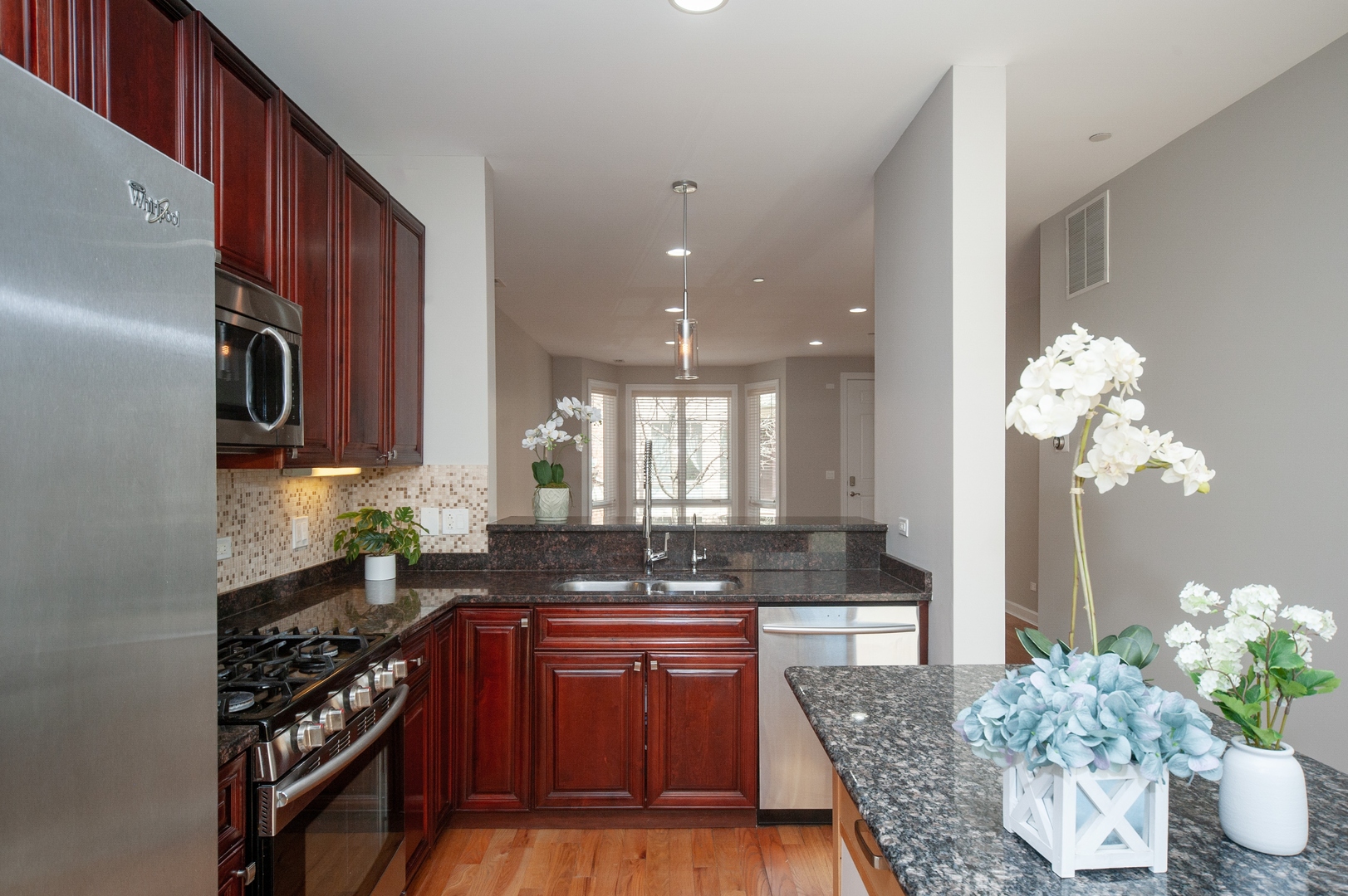 90 Legacy Lane Wheeling, IL 60090 - Photo 11 of 25