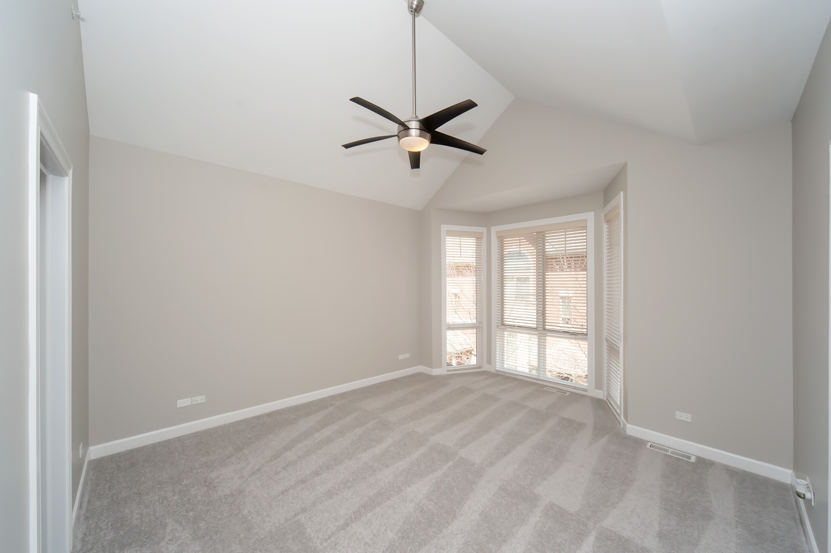 90 Legacy Lane Wheeling, IL 60090 - Photo 14 of 25