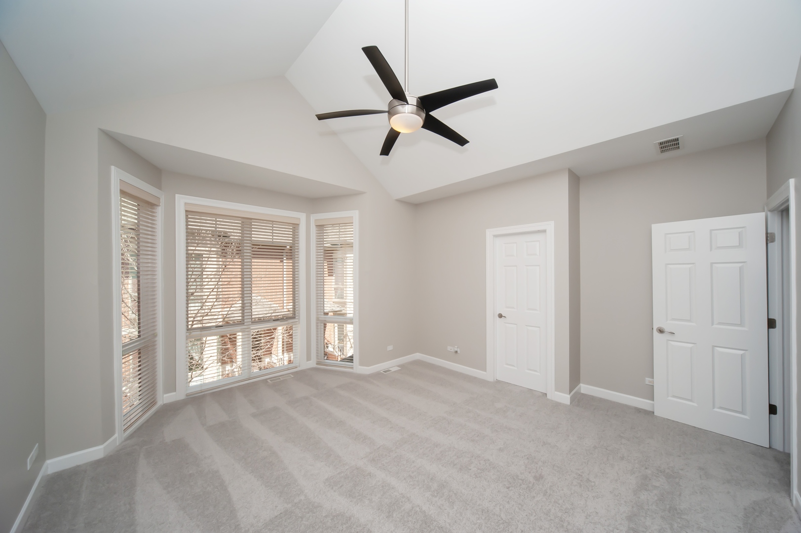 90 Legacy Lane Wheeling, IL 60090 - Photo 15 of 25