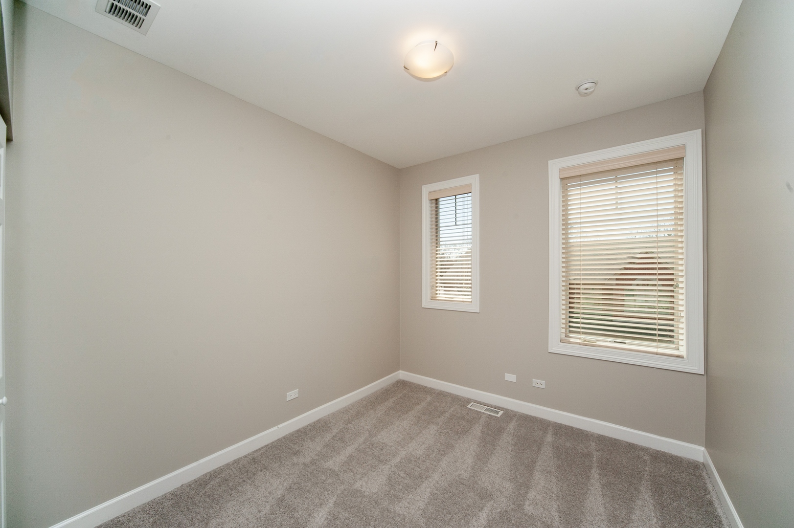 90 Legacy Lane Wheeling, IL 60090 - Photo 20 of 25