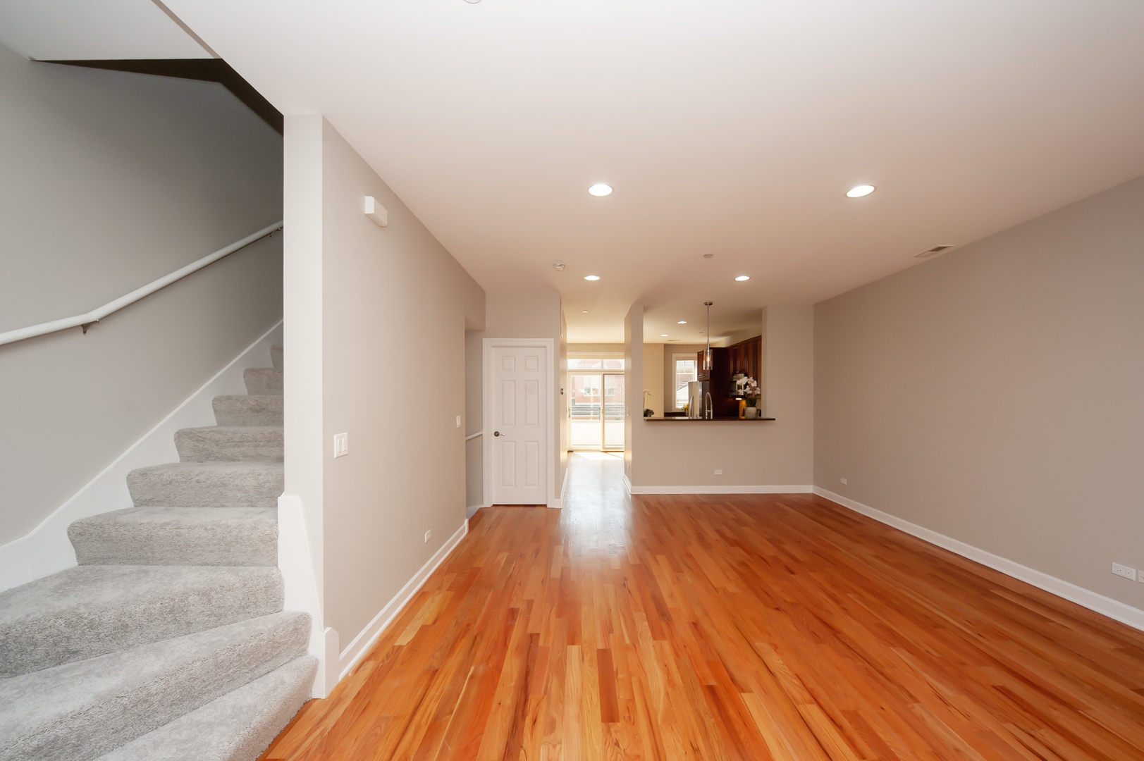 90 Legacy Lane Wheeling, IL 60090 - Photo 2 of 25