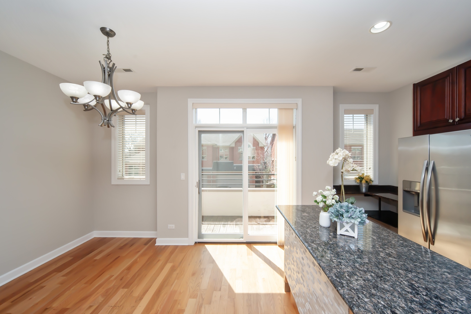 90 Legacy Lane Wheeling, IL 60090 - Photo 5 of 25