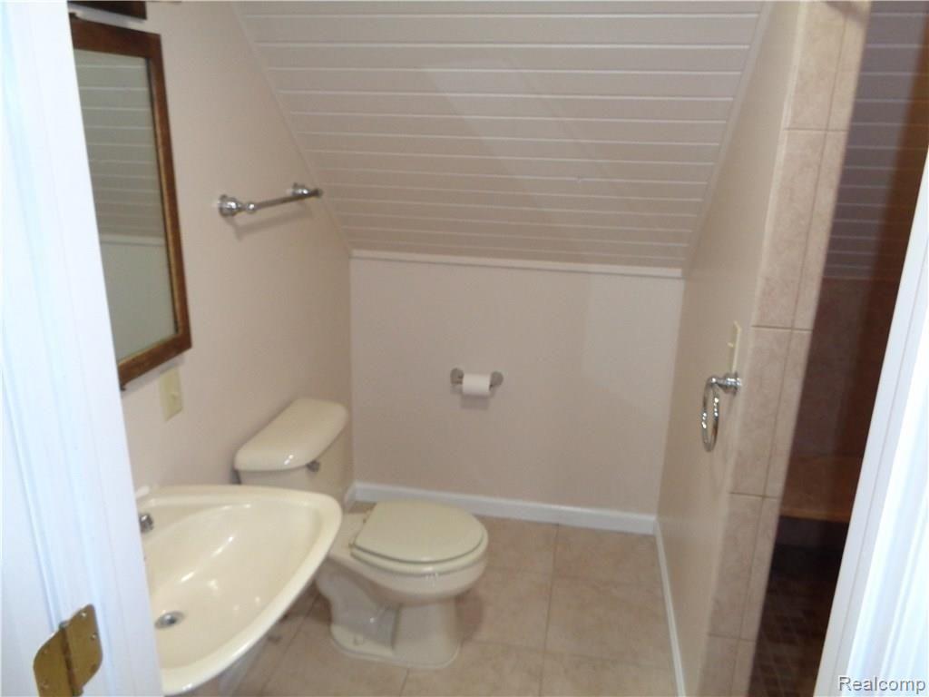 8300 Rider Road Imlay City, MI 48444 - Photo 41 of 41 Second Floor Full Bath