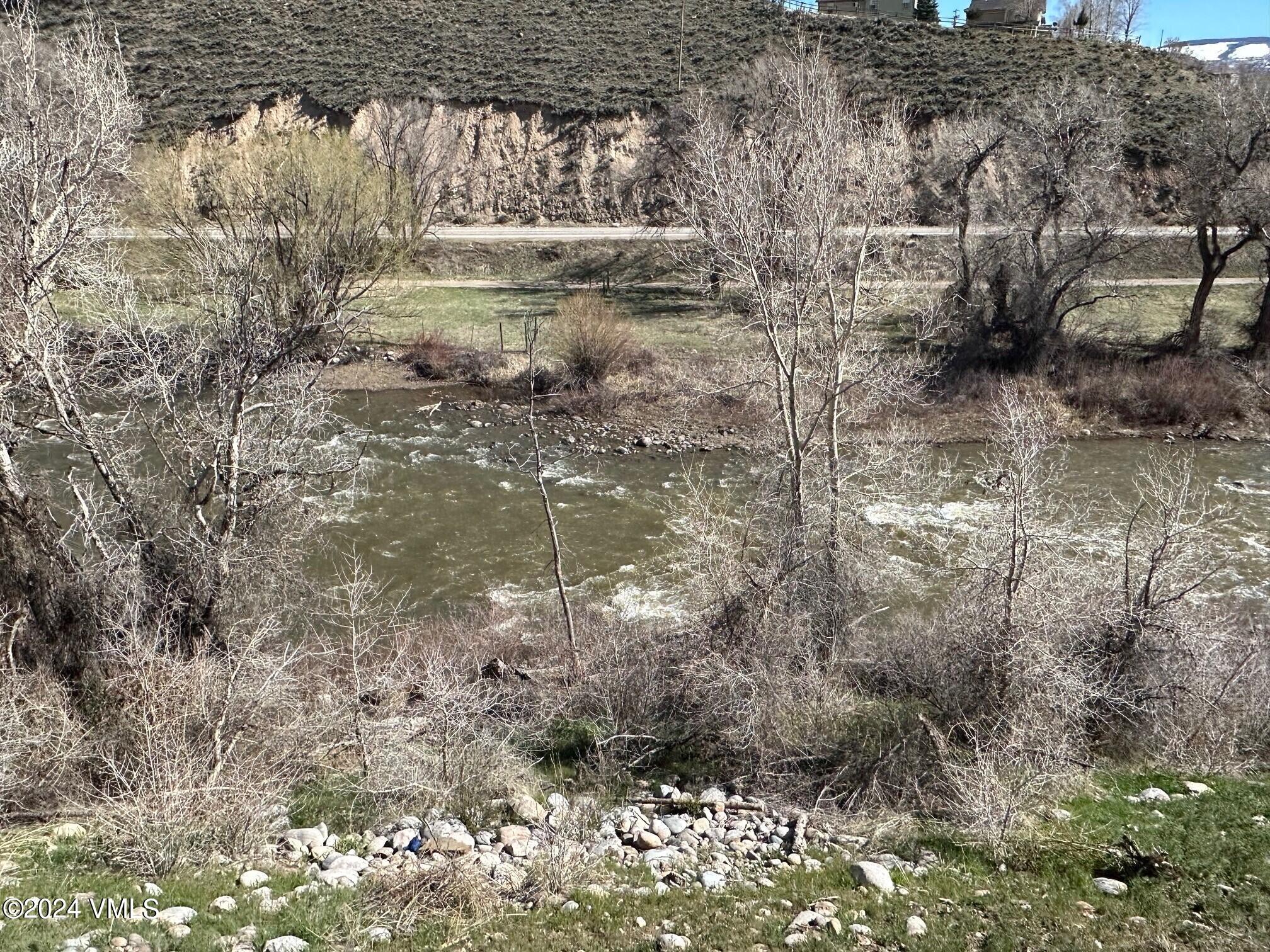 705 Nogal Road, Unit D6 Eagle, CO 81631 - Photo 2 of 15 a backyard of a house