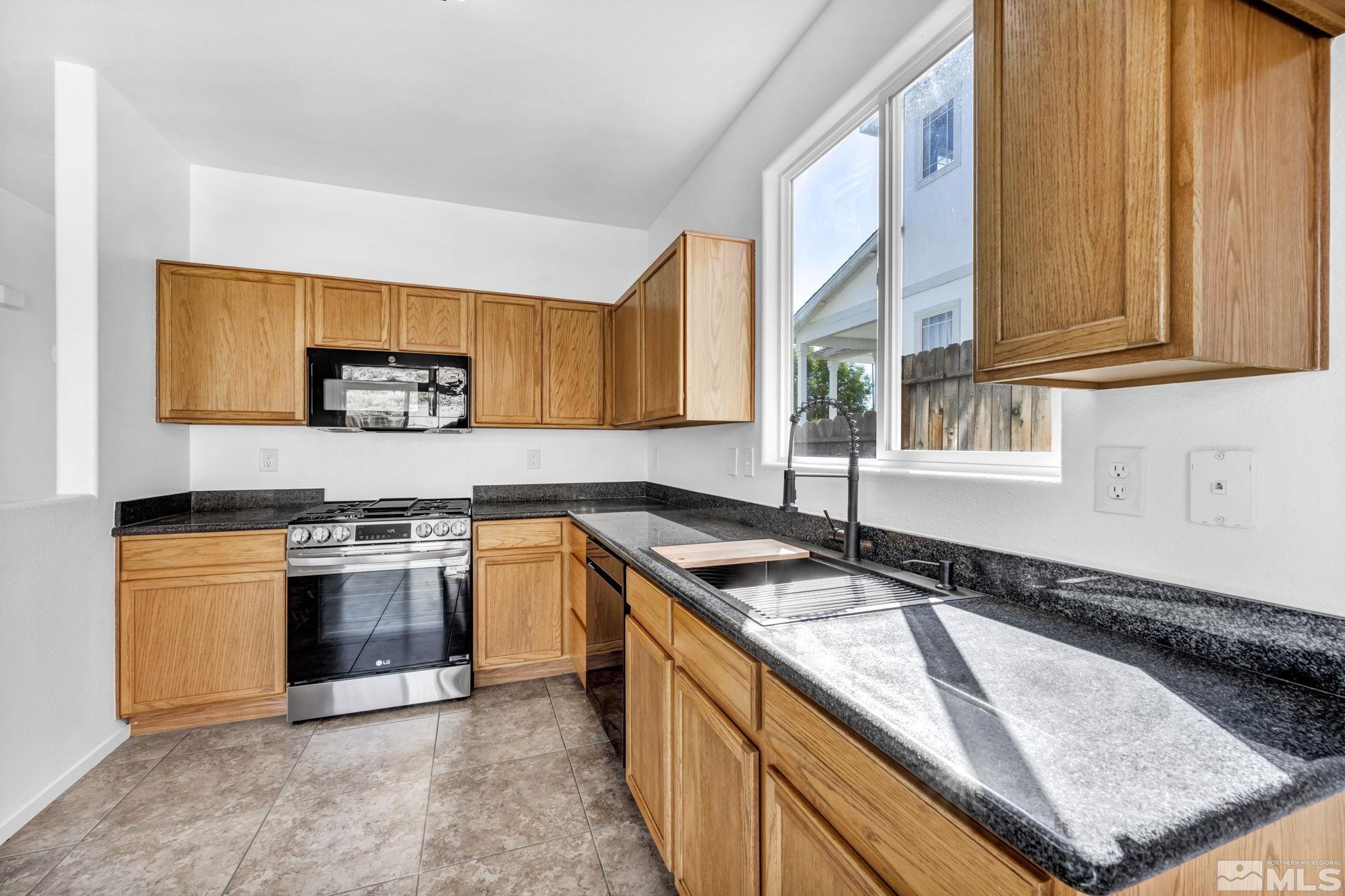 2290 Sapphire Ridge Way Reno, NV 89523 - Photo 7 of 40 Photo 7